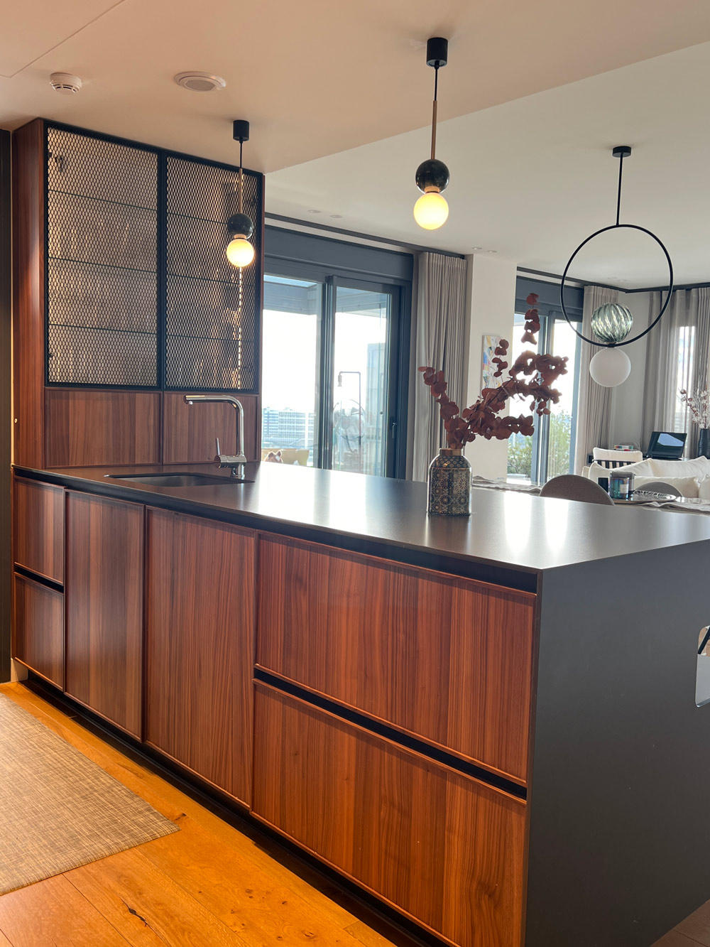 cocina madera natural integrada salon valdebebas