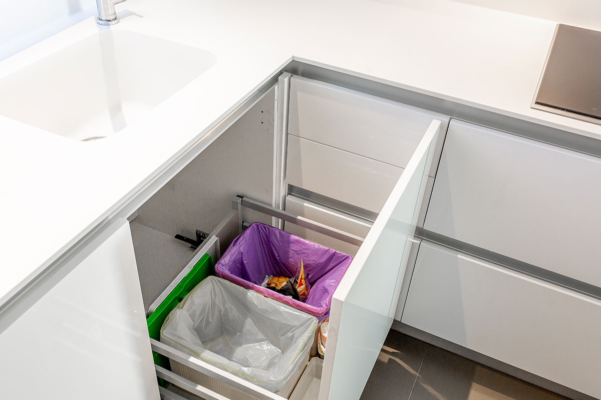 cocina de lujo moderna madera lacada encimera de corian en madrid