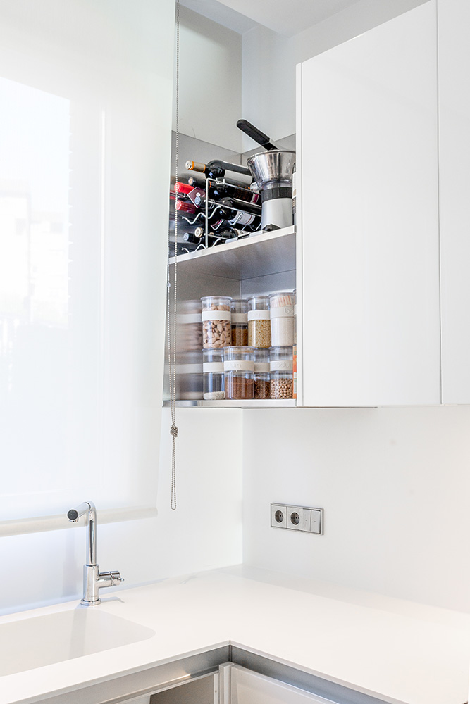 cocina de lujo moderna madera lacada encimera de corian en madrid